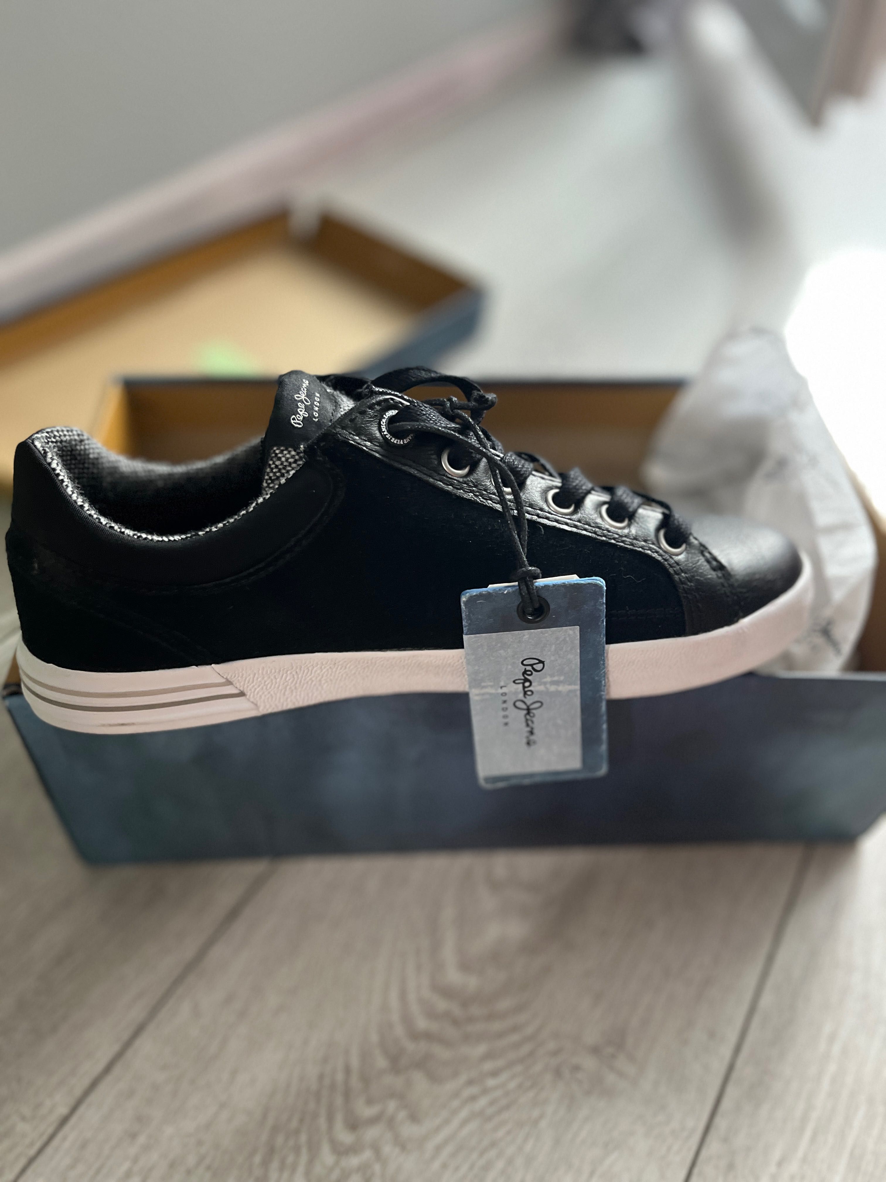 Чисто нови Pepe Jeans сникърси