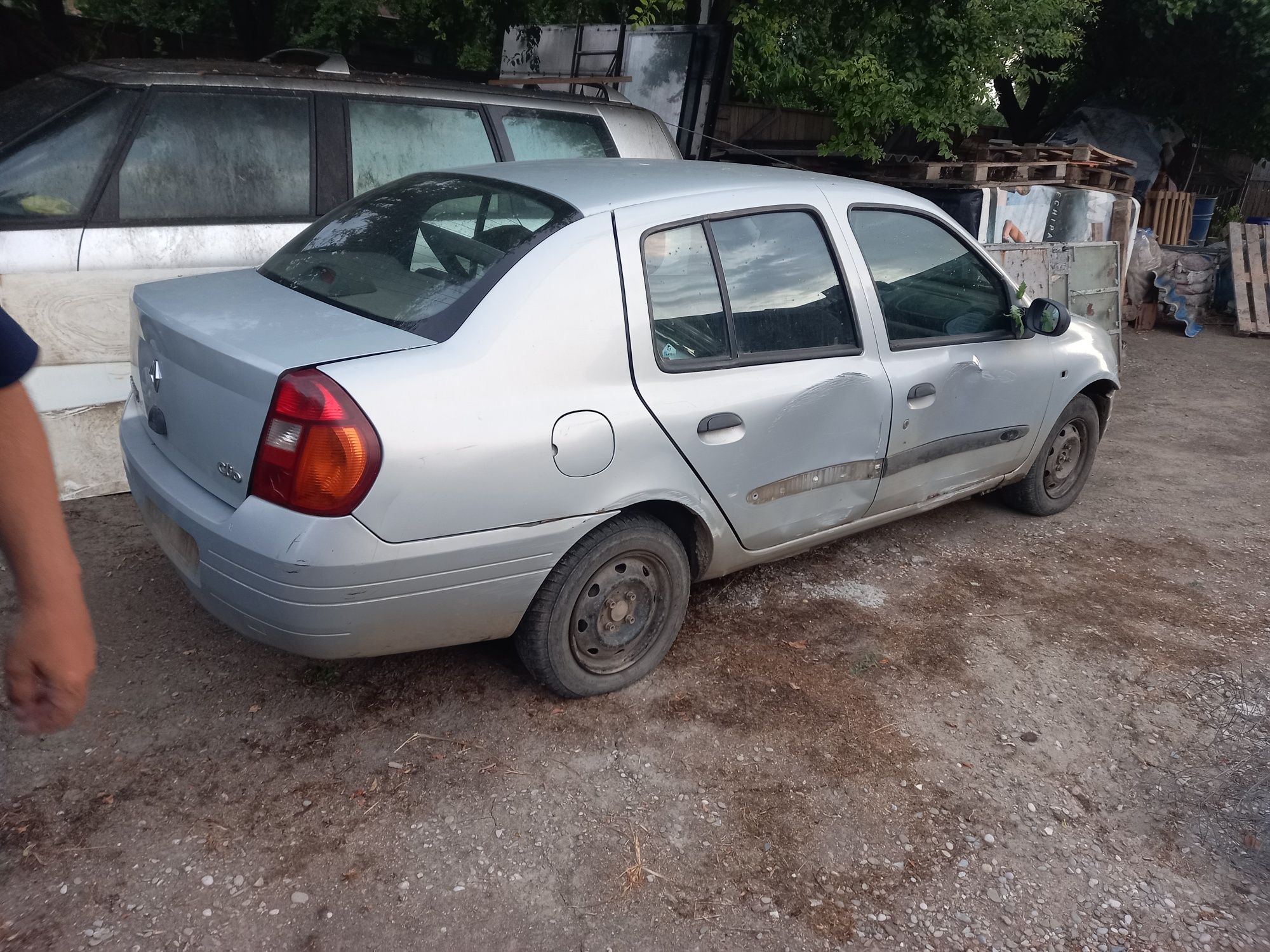 Clio 14 benzina avariat