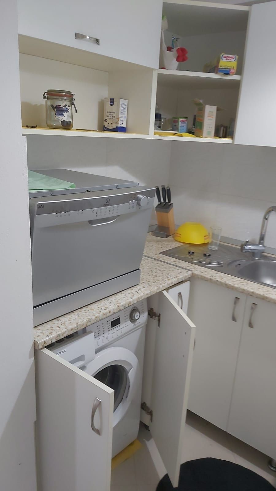 Vând apartament cu trei camere