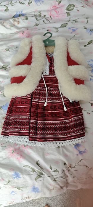 Costum national fetite cu vesta groasa Nou
