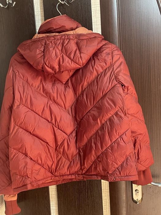 Куртка темно красная с карюшоном