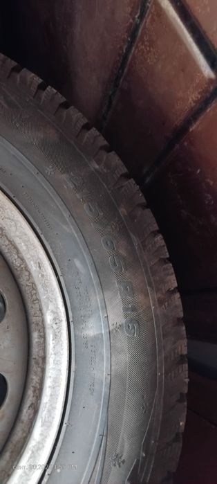 Продам резину зимняя на шипах на ниву