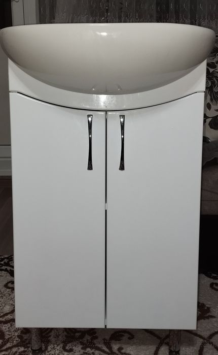 Продам раковину с тумбой