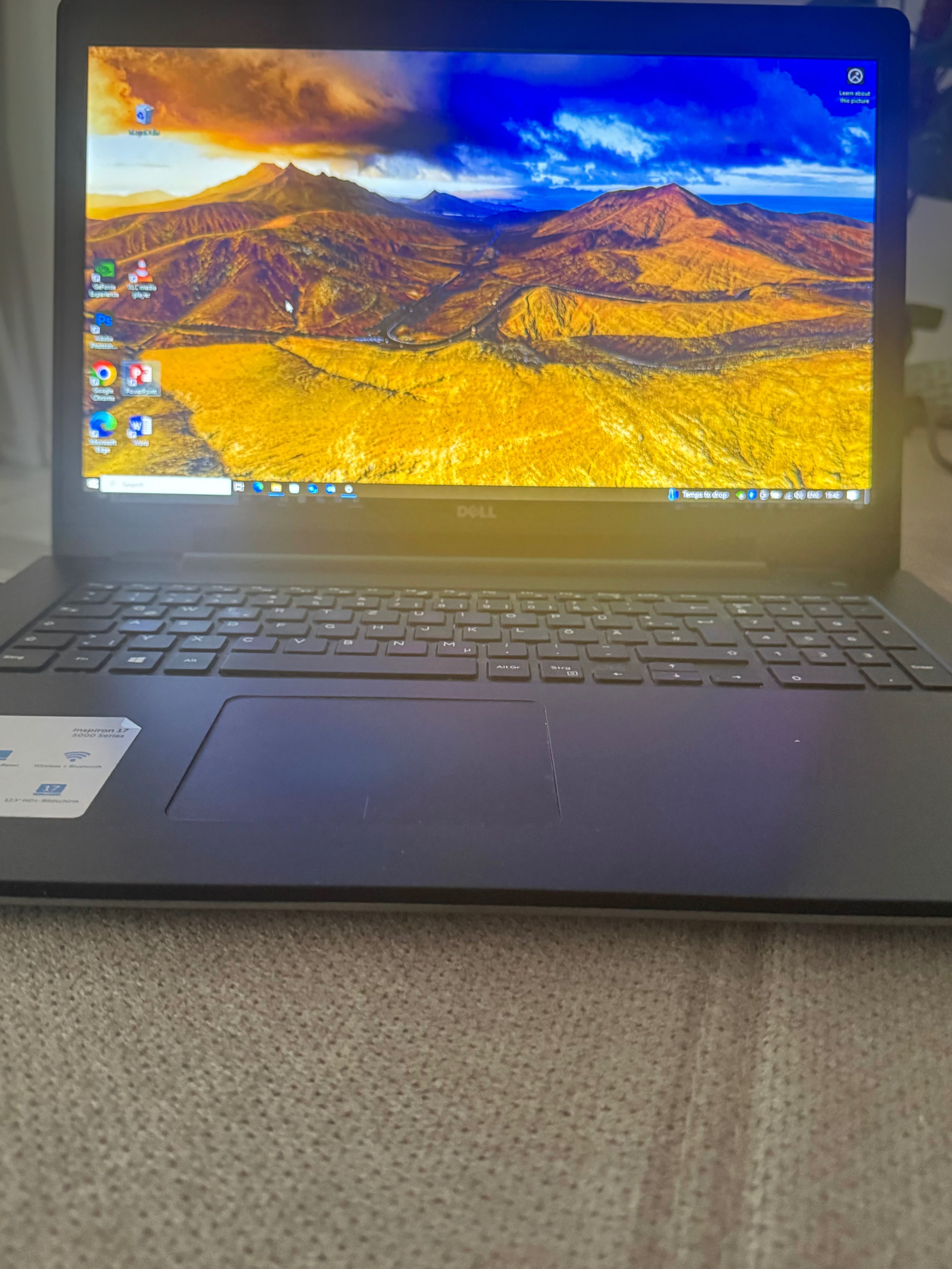 Laptop DELL Inspirion 17 5000 Series