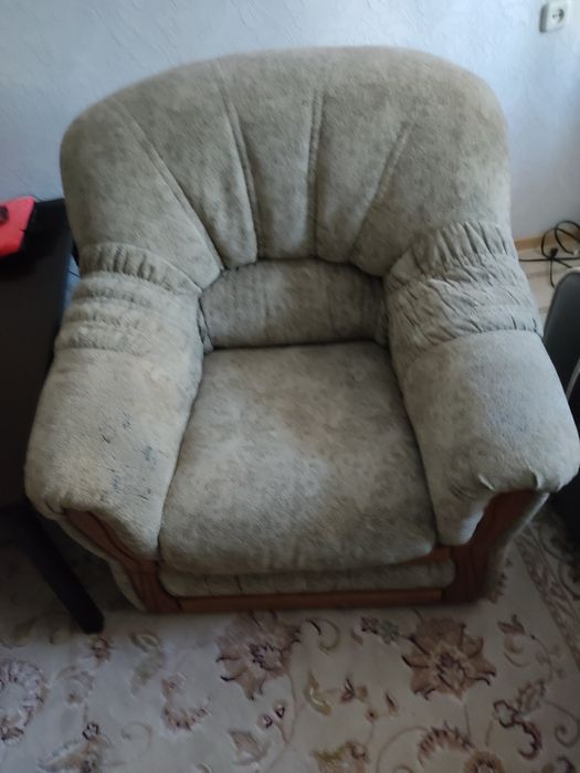 Продам кресло цвет мятный