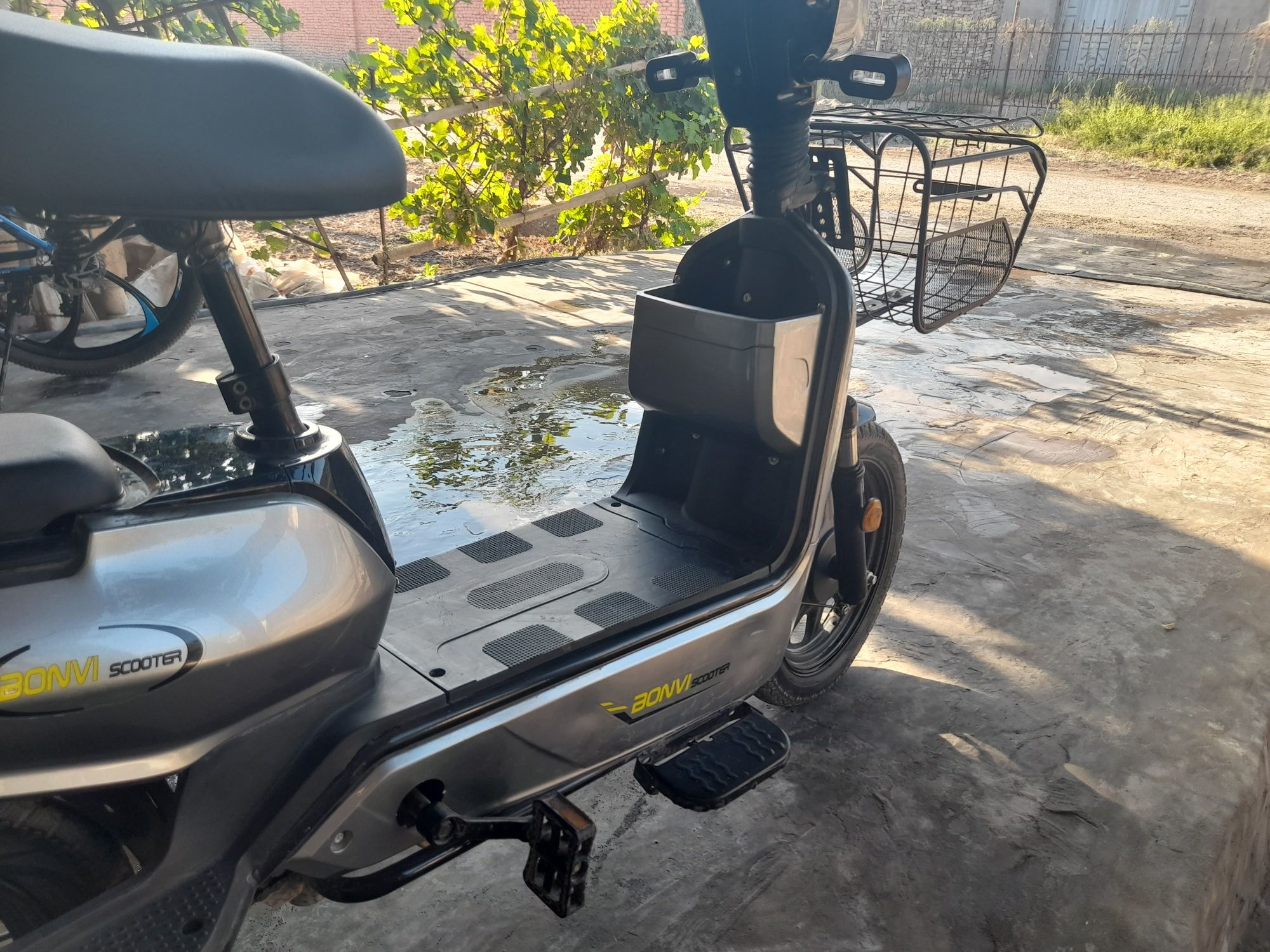 Bonvi scooter sotiladi