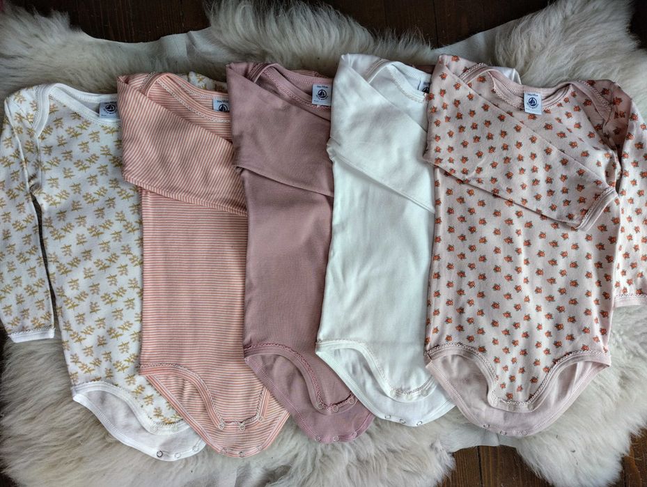 Продавам лот бодита и пижами Petit Bateau 95