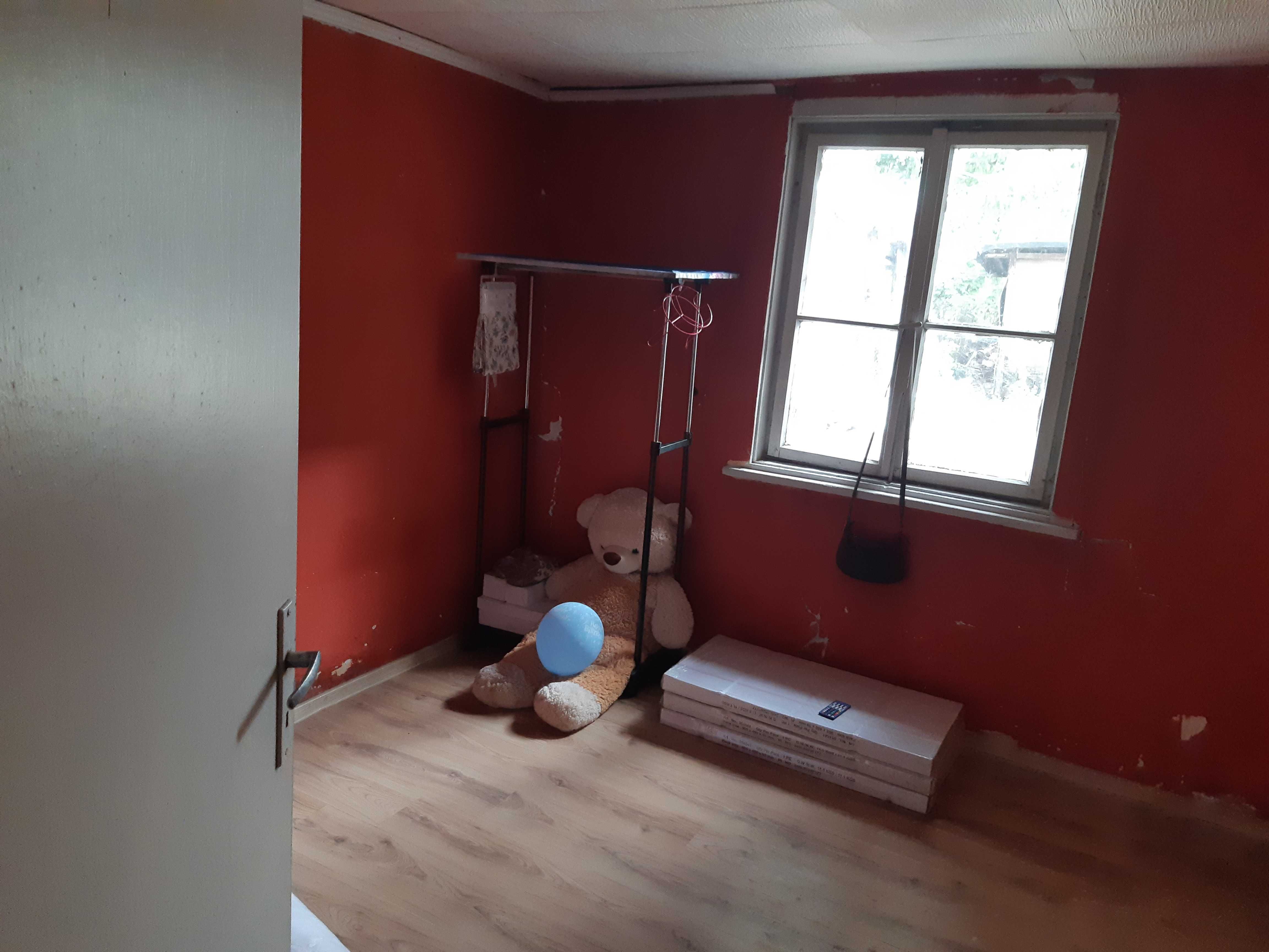 Продаваме едноетажна къща с двор в кв. Модерно предградие
