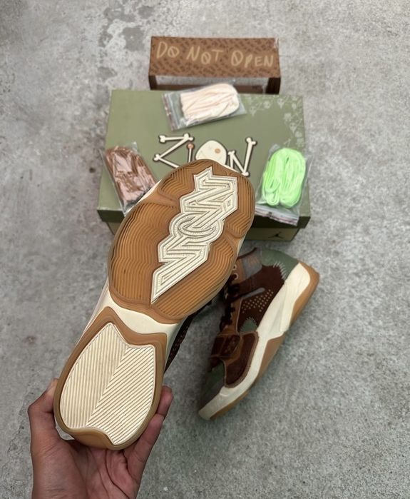 NIKE JORDAN ZION 2 (размер 42)