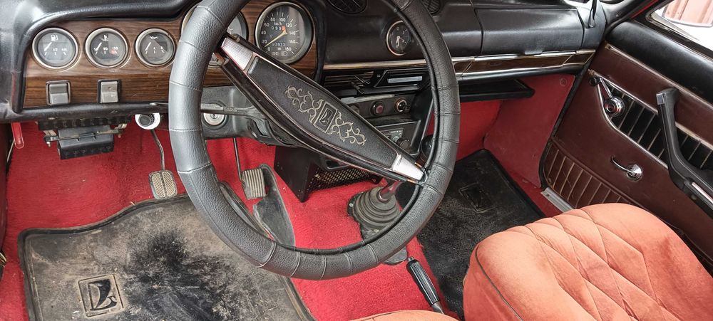 Лада 1500 S червена