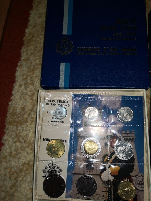 Vând lot cutii de monede "Fleurs de coins"