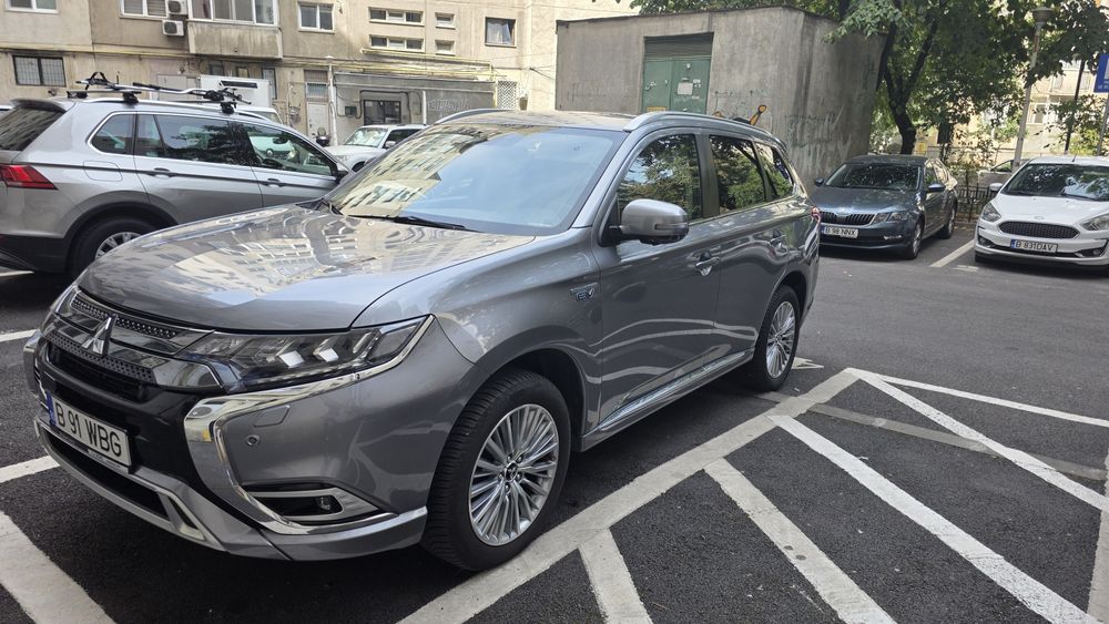 Vand Mitsubishi Outlander Plug-In Hybrid sau PHEV.