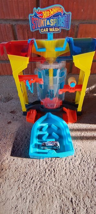 Автомивка Hot Wheels -Mattel автомобил, който сменя цвета