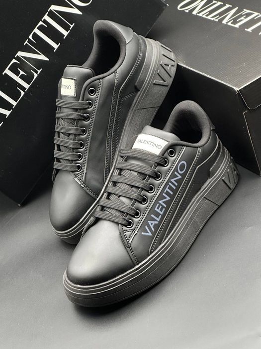 Adidași Valentino