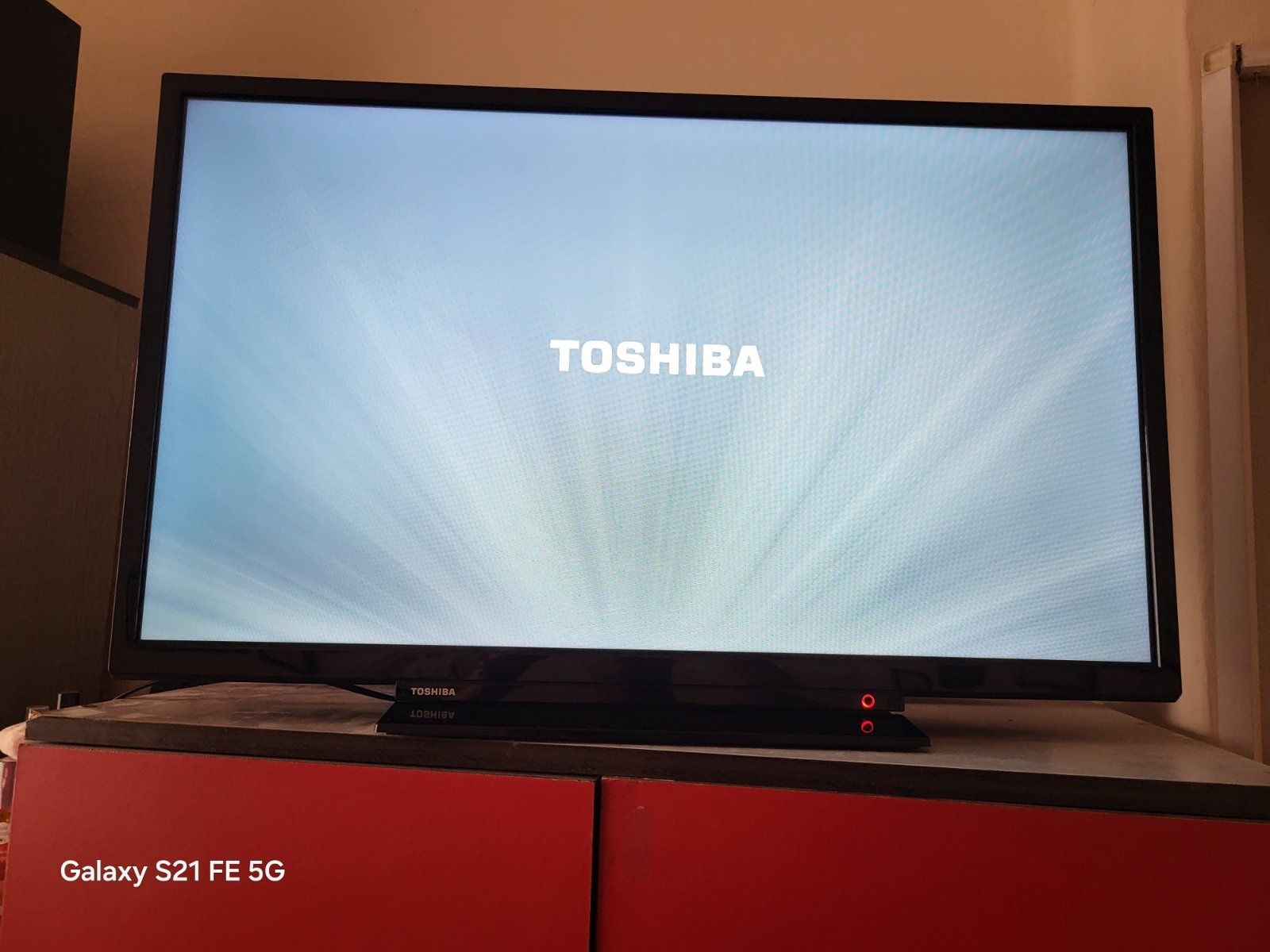 Toshiba 32      .