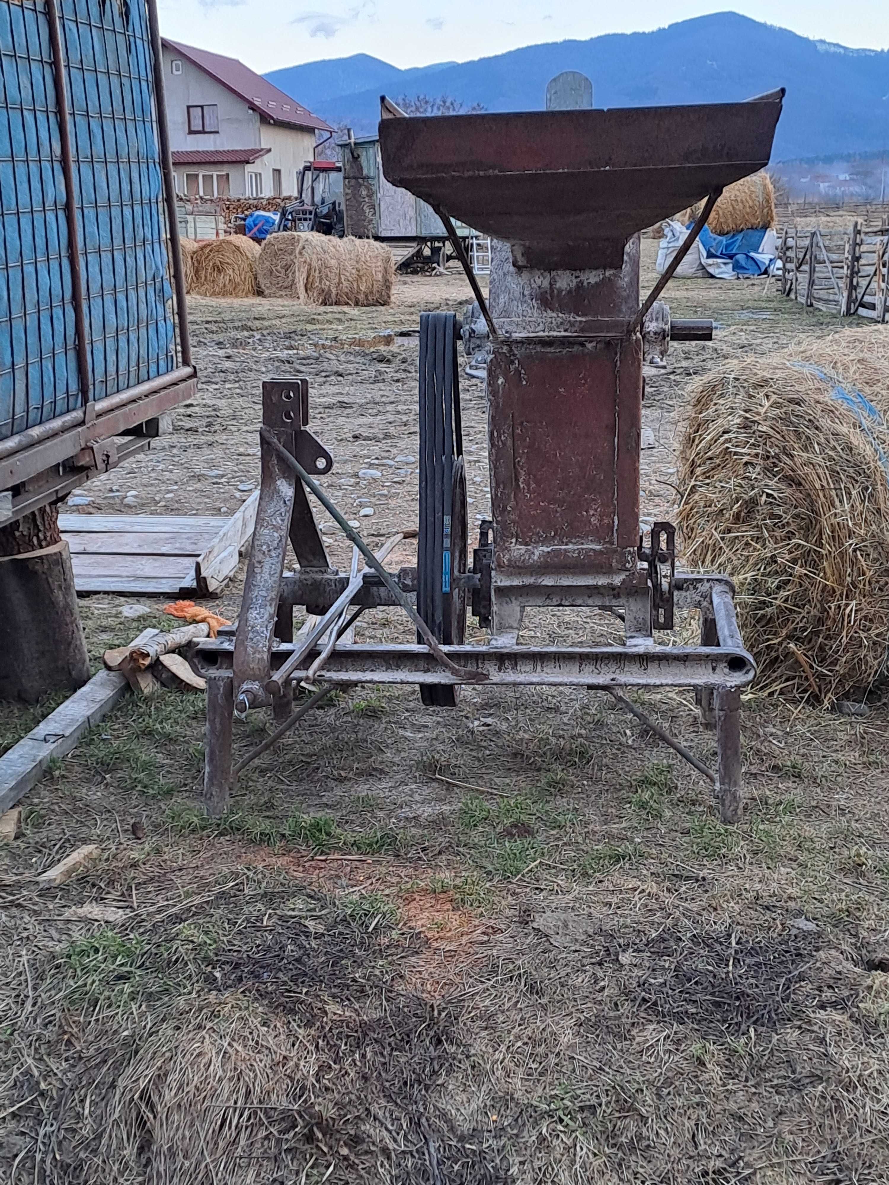 Moara cu ciocanele la tractor/la cardan