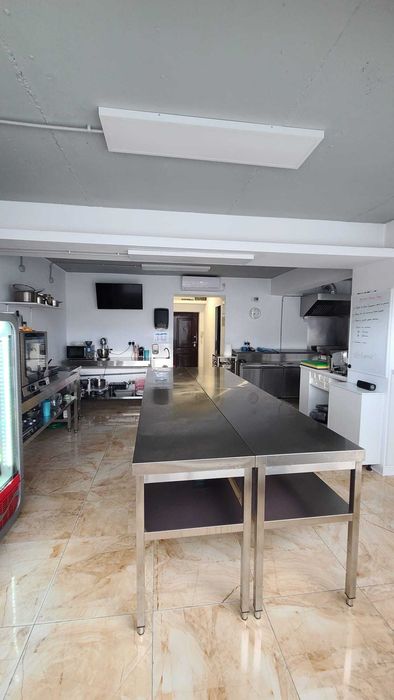 Afacere de vanzare-spatiu echipat pentru bistro/laborator de cofetarie
