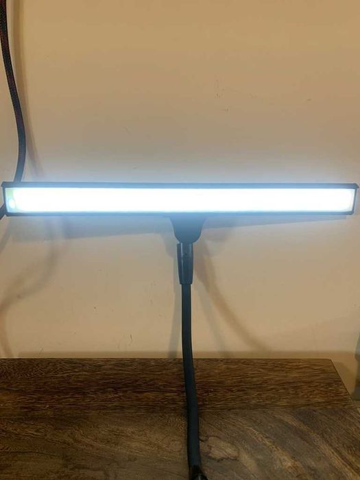 НОВА! LED Настолна лампа, 40 см 12 W, димируема, скоба за захващане