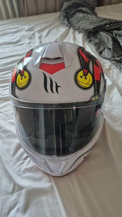 Vând 2 căști moto mărime s una purtata doar o data celalalt de câteva