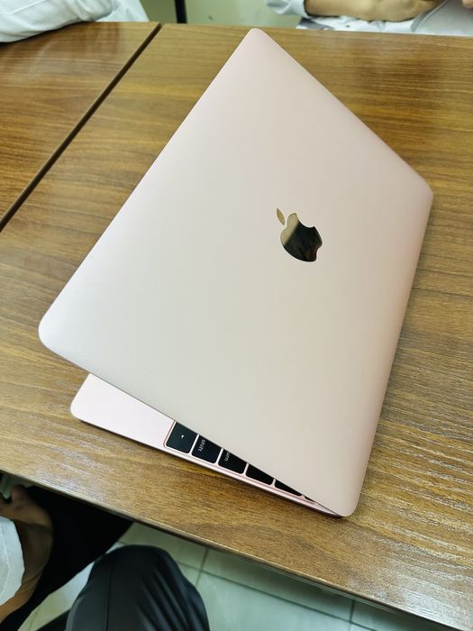 Macbook sotiladi srochni narxi arzon