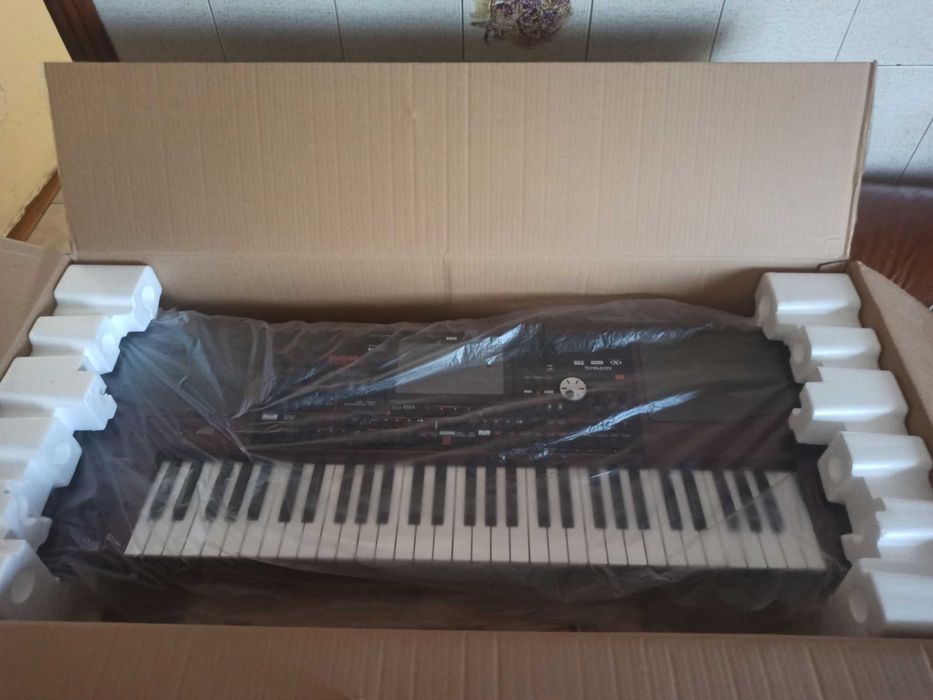 Продавам korg pa 1000