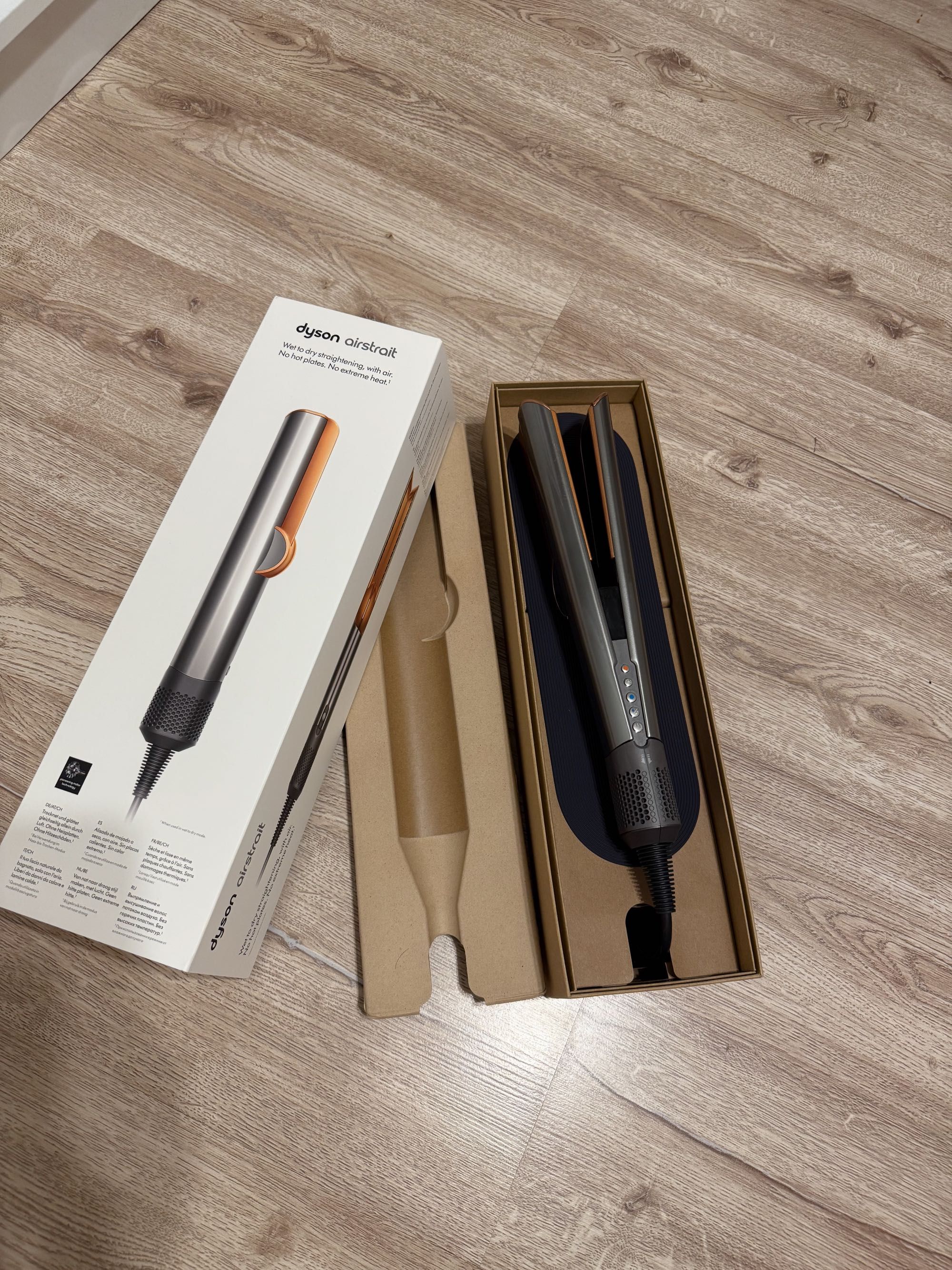 Dyson Airstrait Silver/Copper – Чисто нова и с гаранция.
