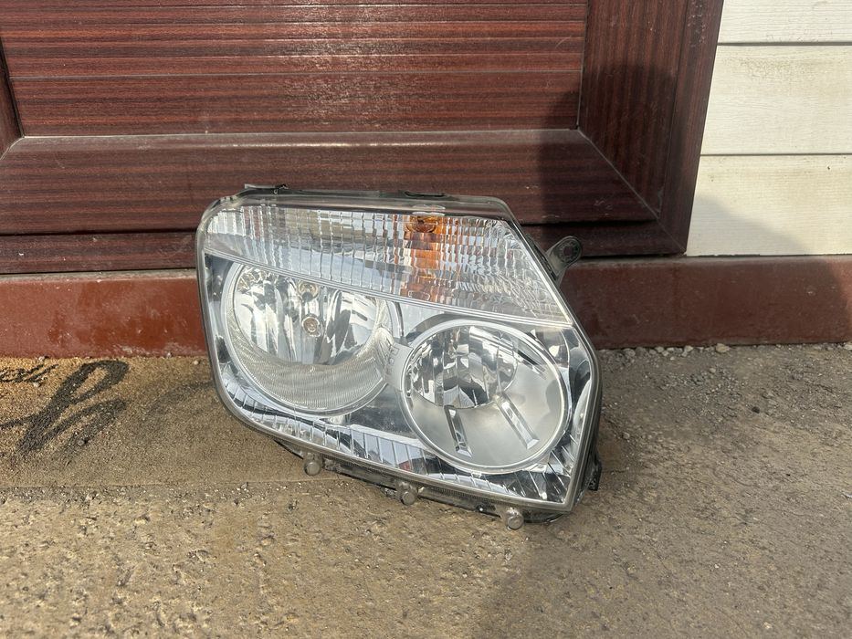 Фар десен за Дачия Дъстър