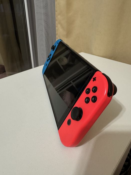 Продам приставку Nintendo switch OLED