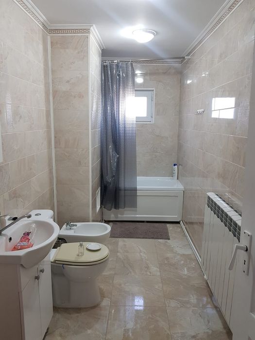 Închiriez apartament 3 camere