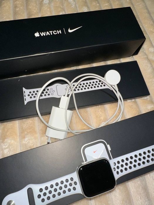 Apple watch series 5 Nike Edition