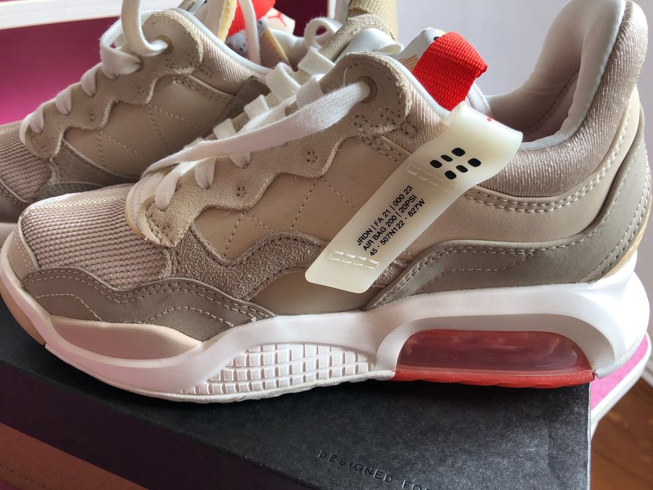 Vând Jordan MA2 WMNS