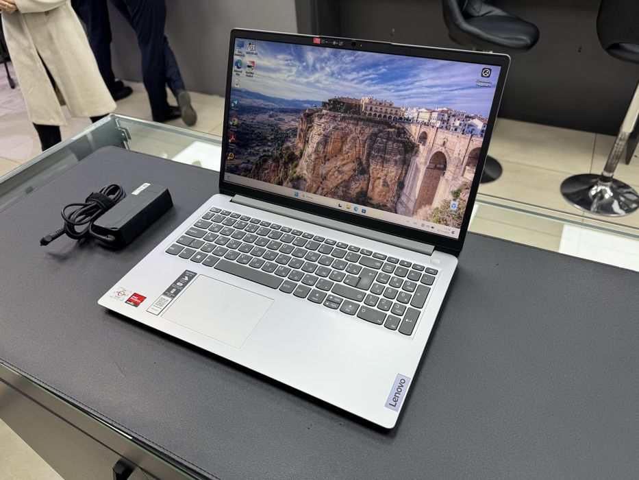 Lenovo ideapad Amd Athlon Silver 7120 Ozu-8 DDR5 Ssd-256 idealniy