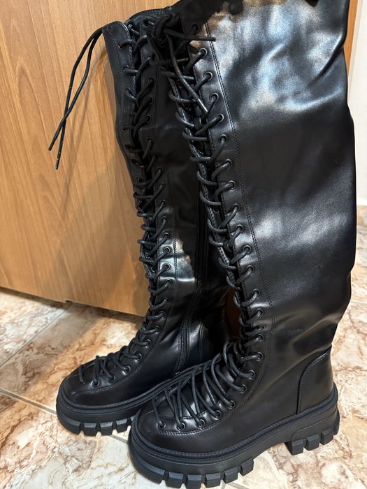 Cizme lungi cu sireturi