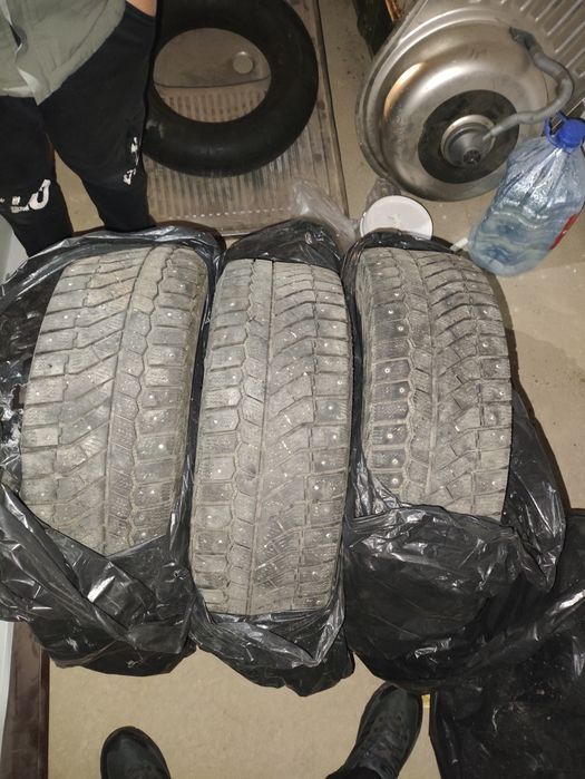 Продам резину 15/65/205