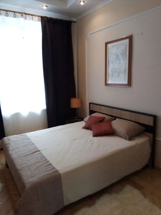 Час 1500 теңге. 1-но комнатная. Абая.