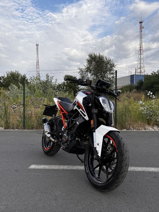 Vând ktm duke 125
