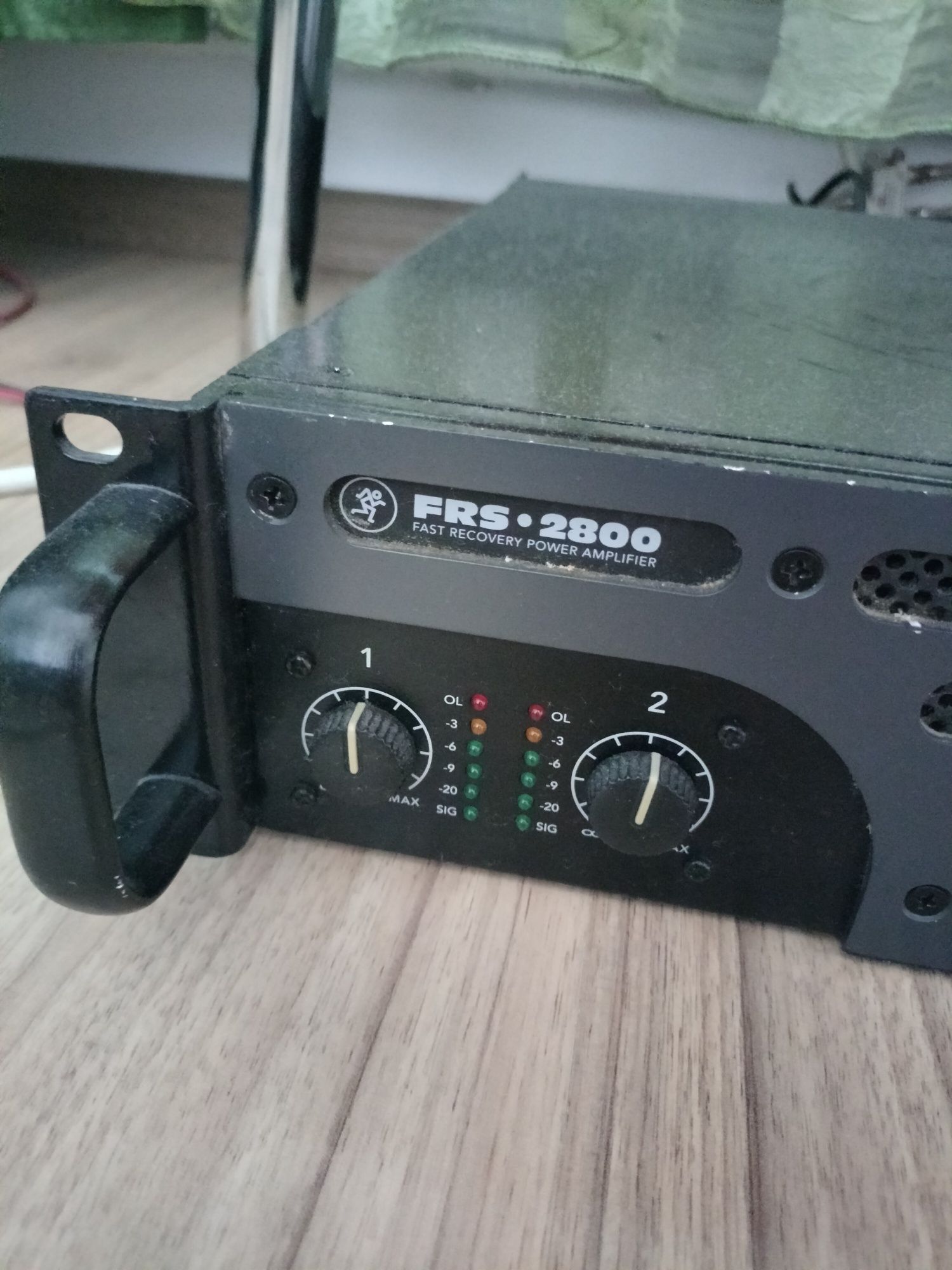 Amplificator Makie FRS 2800 plus 2 boxe