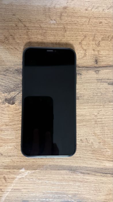 Продам айфон 11 black
