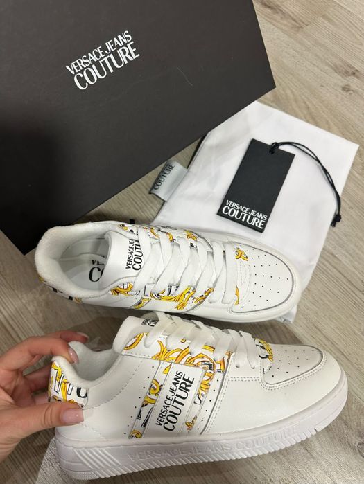 Обувки Versace Jeans Couture и Armani Exchange