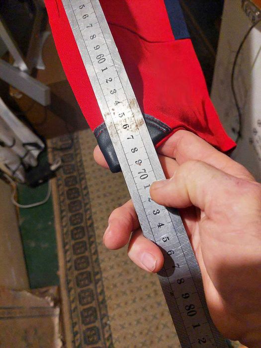 Продам недорого Чешский лыжный комбинезончик для девочки.