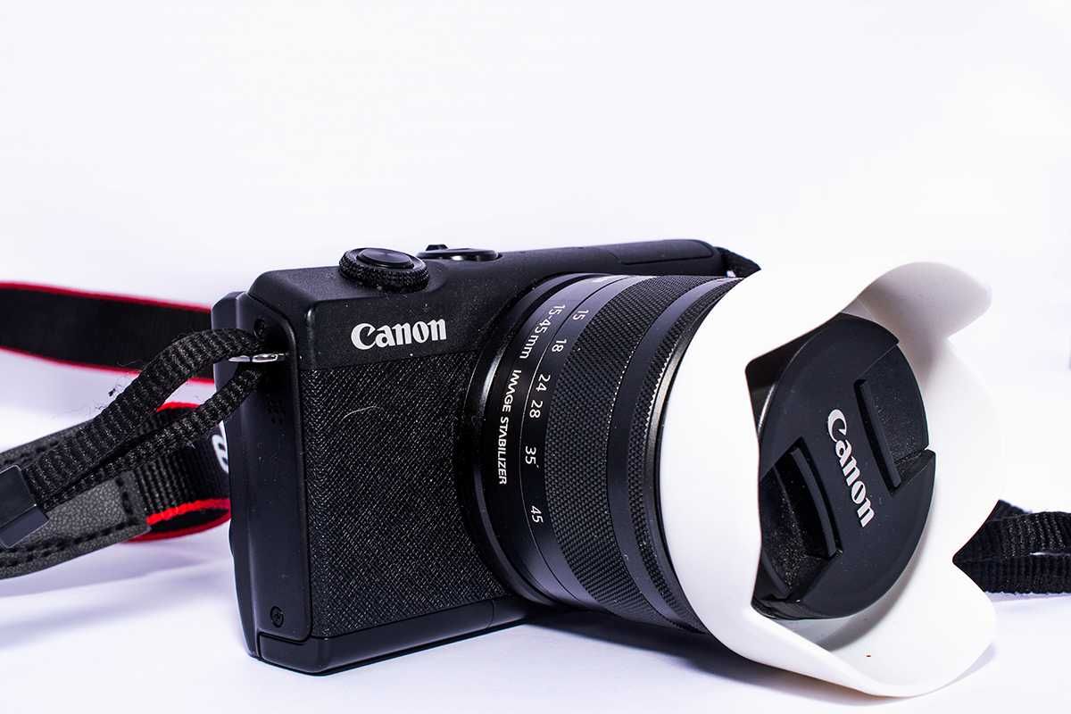 Продам фотоаппарат Canon EOS M 200