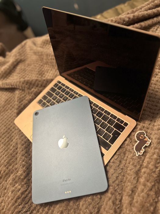 Macbook Air 2020 & iPad Air 5