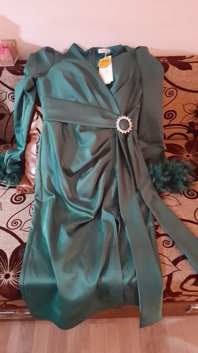 Vând urgent rochie nouă