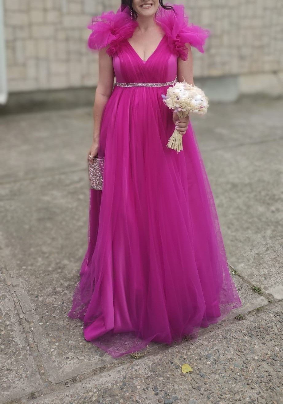 Vand rochie perfecta pentru bal, nunta, botez, lunga, culoare fuchsia,