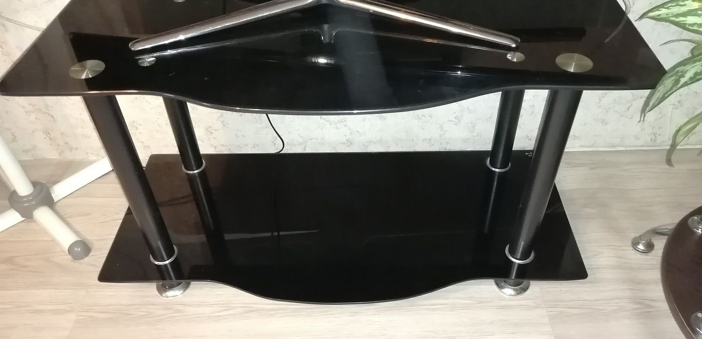 Продам тумбочку под TV