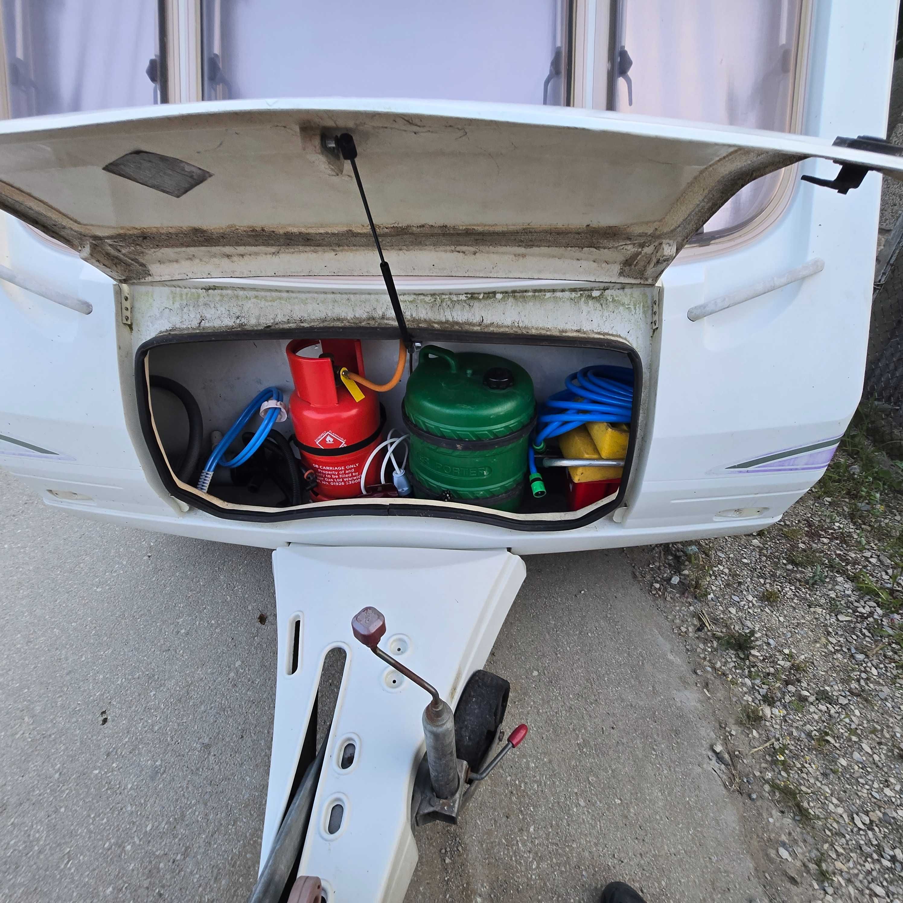 Каравана SWIFT CARISMA 550 4-5 спални места