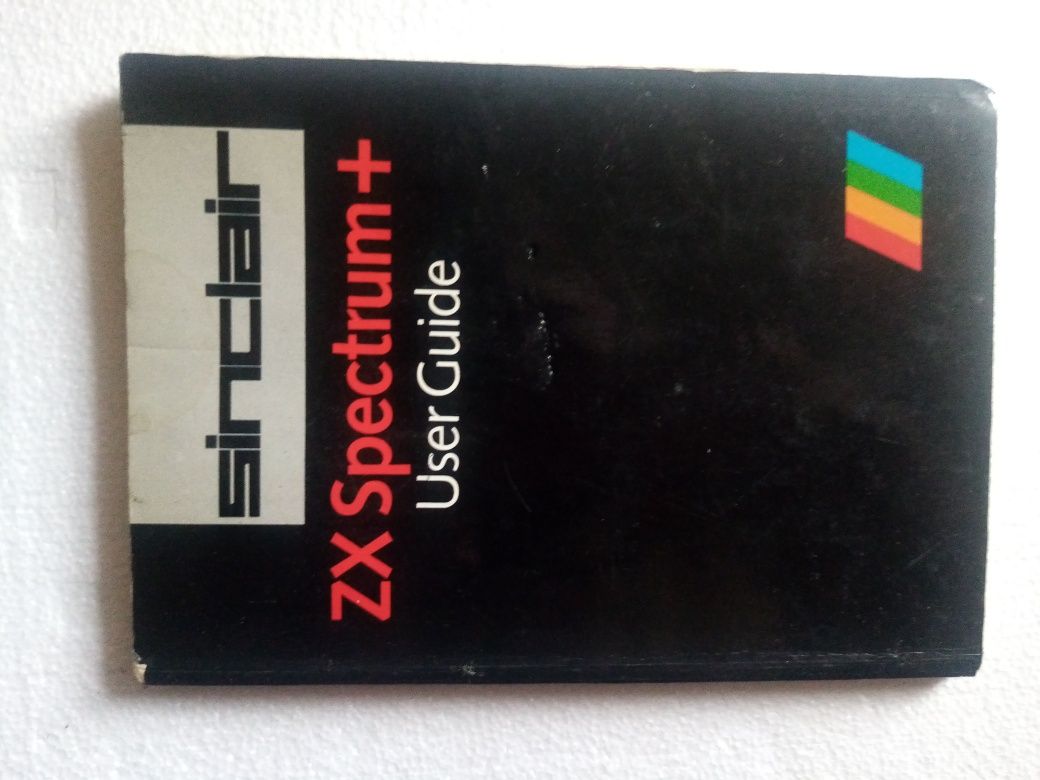 Ретро стар компютър ZX Specrum Sinclaire