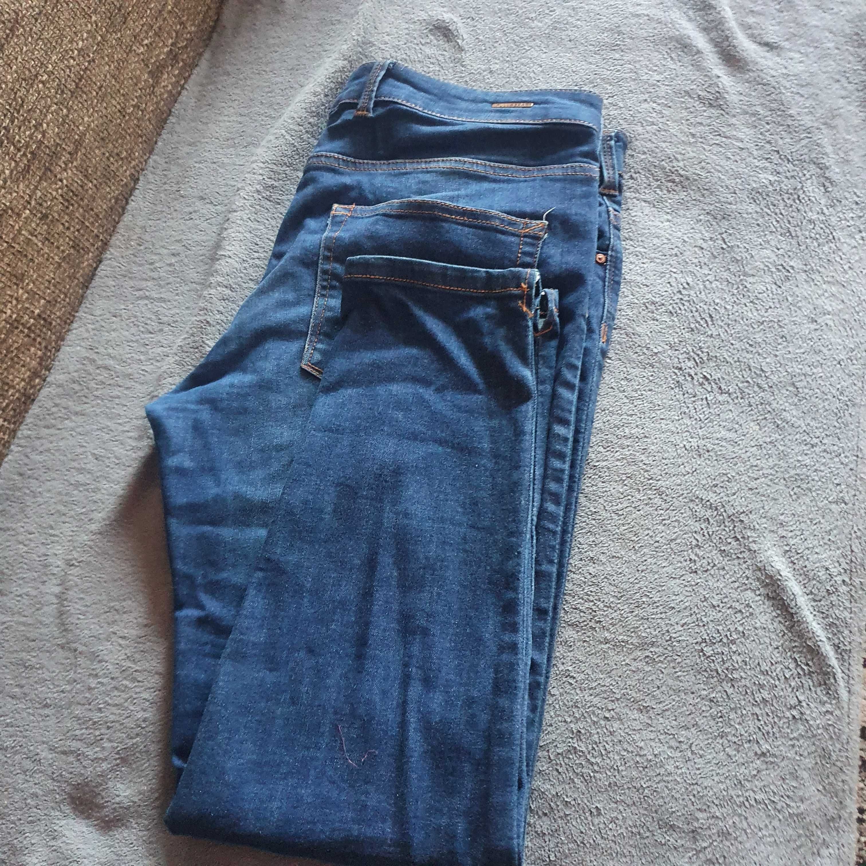 Vand jeans de dama PULL&BEAR  50 de lei