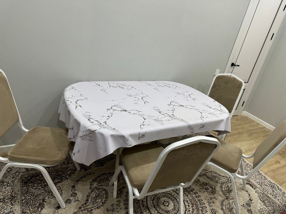 Продам стол. В хорошем состоянии. Торг есть