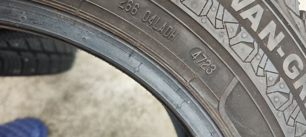 Vând 1 cauciuc Semperit 215 65 R16 C